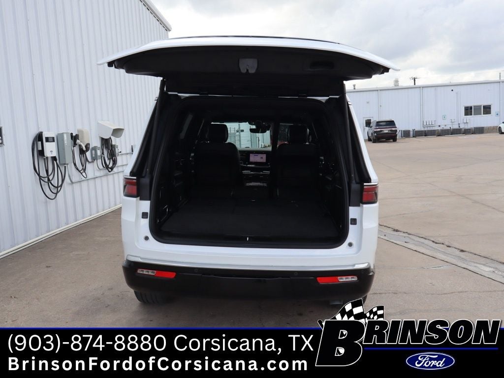 2023 Jeep Wagoneer Base