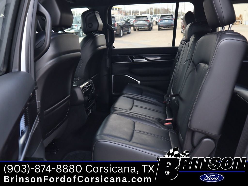 2023 Jeep Wagoneer Base