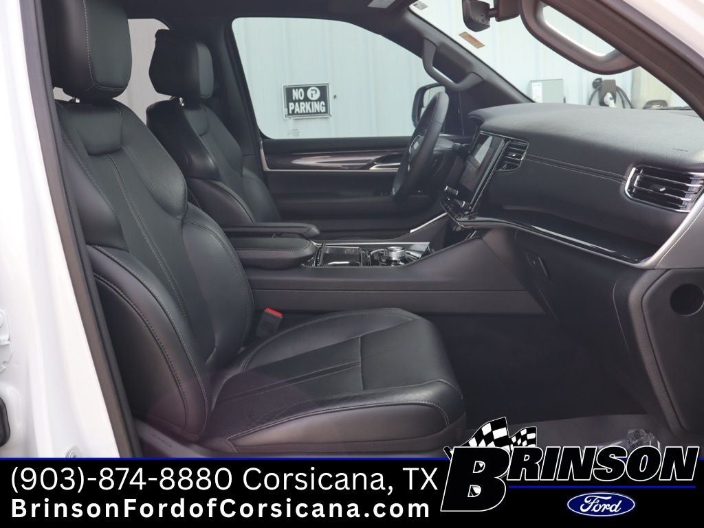 2023 Jeep Wagoneer Base