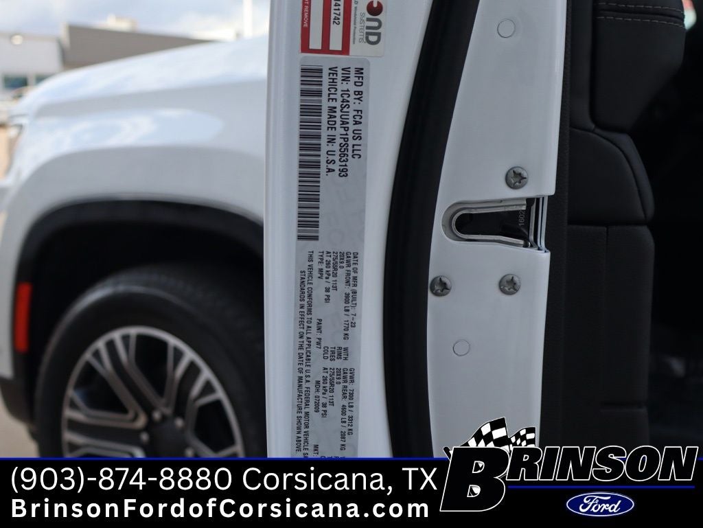 2023 Jeep Wagoneer Base