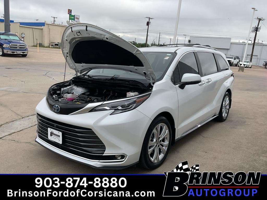2024 Toyota Sienna Platinum